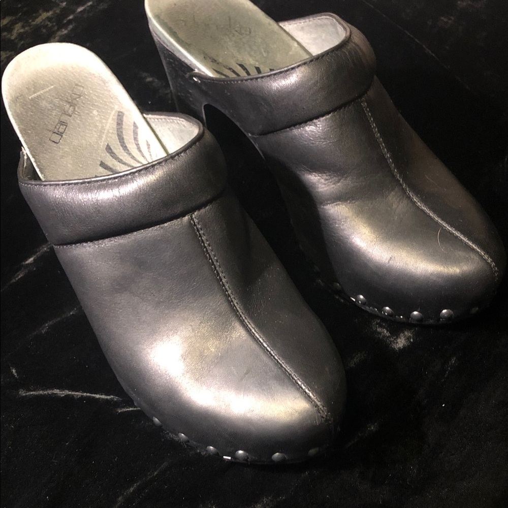 Dansko women’s black heeled clogs 8.5